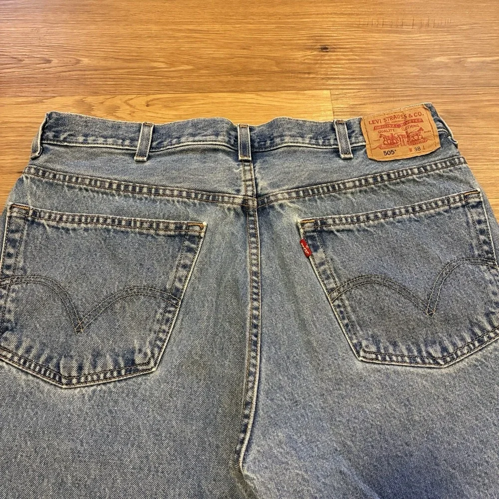 Vintage Levi's 505 Jean Shorts Men's 38 Blue Denim Light Wash Regular‎ Jorts Y2K